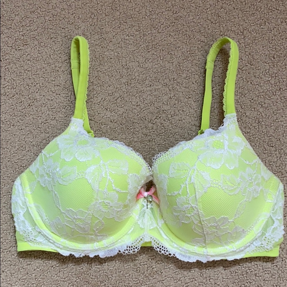 Victoria’s Secret Bra:BODY BY VICTORIA LINED DEMI